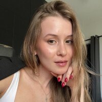 elinakurakova profil fotoğrafı