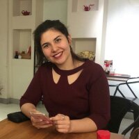 sezelizmir profil fotoğrafı