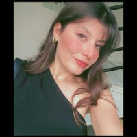 damlaesenkut profil fotoğrafı