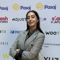 burcukarakaya profil fotoğrafı
