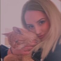 rabiaekelik profil fotoğrafı