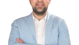 Ben CV, vesikalık, biometrik, profil fotoğraflarınızı düzenlerim.