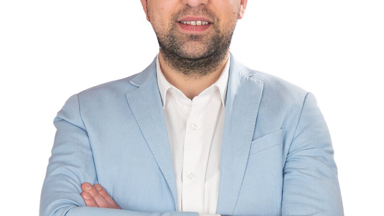 Ben CV, vesikalık, biometrik, profil fotoğraflarınızı düzenlerim.