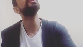 En özgün şekliyle istediğiniz şarkıyı yazar ve bestelerim.