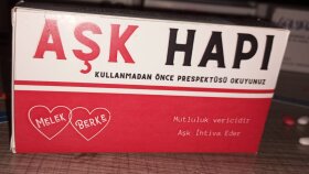 ilaç kutusu şeklinde düğün davetiyesi tasarlıyorum