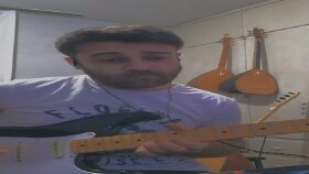 Elektro Gitar Çalımı