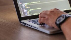 Admin paneli olan web siteleri veya otomasyon geliştiririm