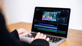 sizin videolarınızı altyazı ve efektlerle süsleyebilirim