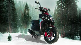 Motosiklet gerçekçi arkaplan değiştirme