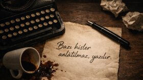 kelimelerle duygu kurar, hisleri metne dönüştürürüm