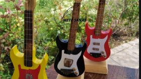 gerçeğiyle birebir tsarlanmış ,ahşap gitar
