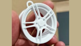 3d yazıcı modelleri çizer, düzenler ve baskı alırım