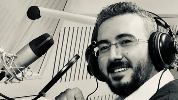 seslendirmek istediğiniz metni sizin her tonda seslendiririm