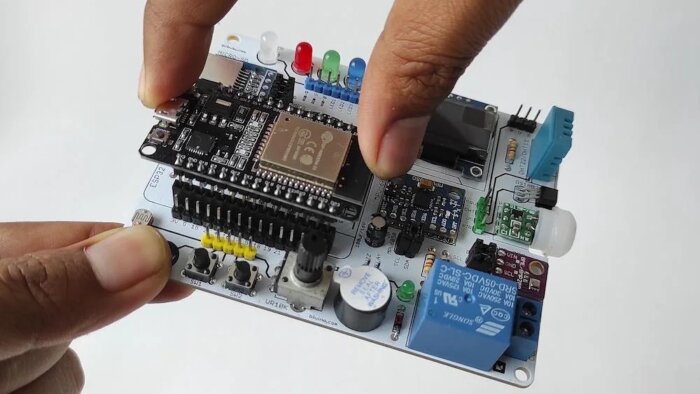 arduino-esp32 projelerinizi ve pcb çizimi-kodlama yaparım