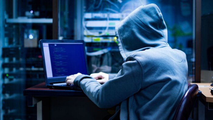 C, C++, Python dillerinde ve algoritmalarda yardım ederim