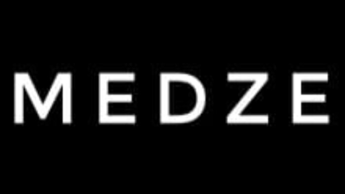 profesyonel olarak metin yazarlığı ve editörlüğü yapıyorum