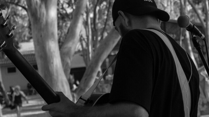 şarkına akustik gitar kaydederim