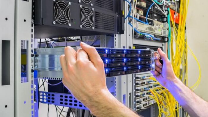 server ve yönetim paneli kurabilirim