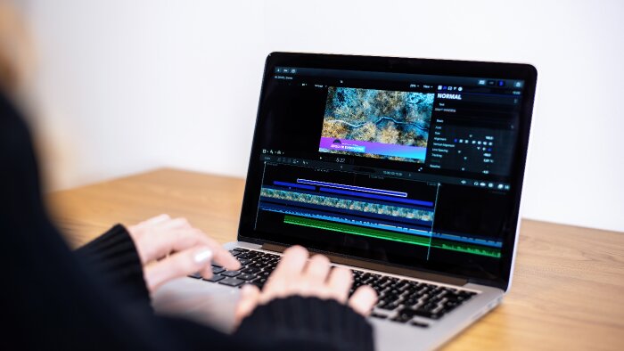 sizin videolarınızı altyazı ve efektlerle süsleyebilirim