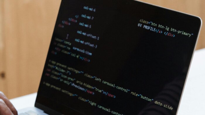 fikirleri kullanıcı odaklı web projelerine dönüştürürüm