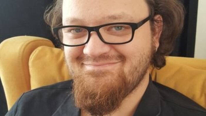 istediğiniz bir metni profesyonel olarak seslendirebilirim