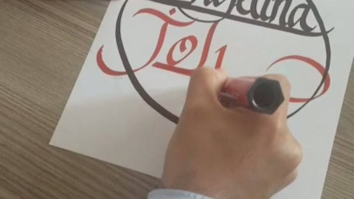 Güzel yazı sanatıyla isminizi yazıyorum