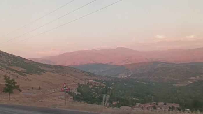 sesin için şarkılar yazarım