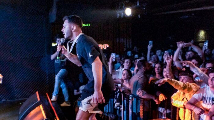 RnB, Hip-Hop,Pop ve çocuk dizi-filmleri için söz yazabilirim