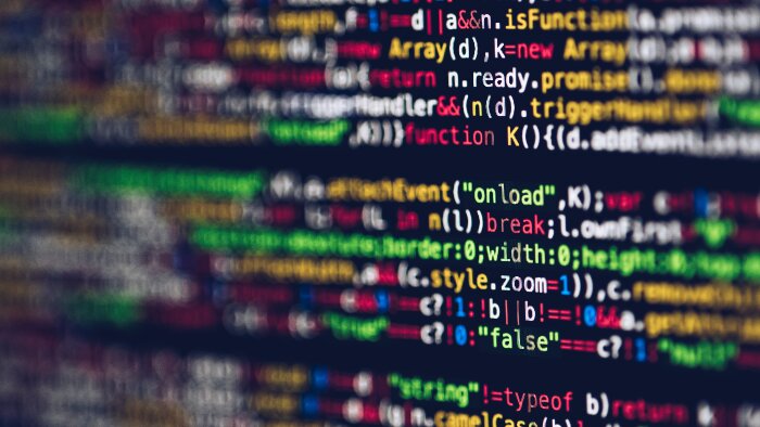 web ve desktop uygulamalar geliştirebilir ve destek sağlarım