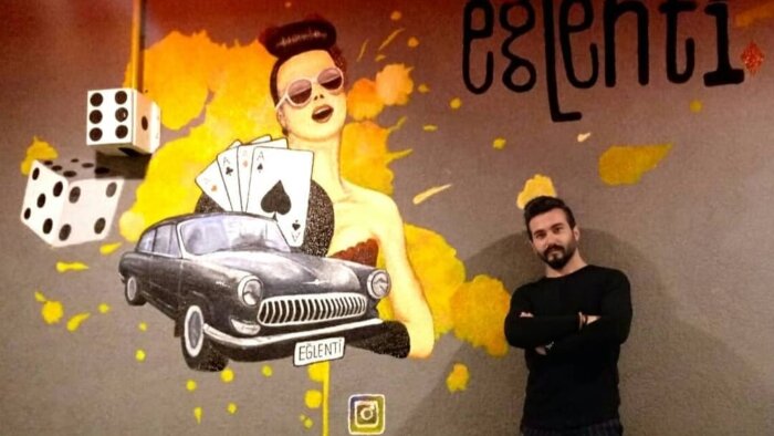 duvar çizimleri yapıyorum