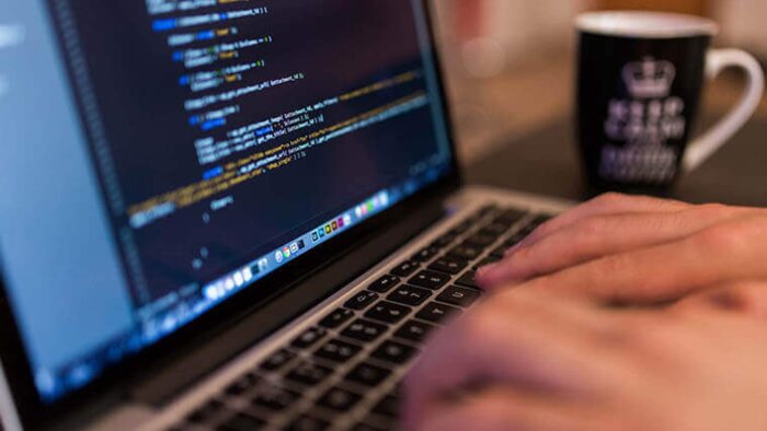 web tabanlı yazılımlar geliştiriyorum