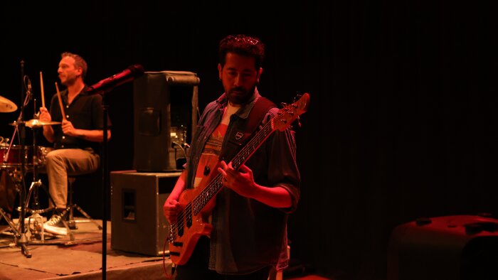 kayıtlarınıza profesyonel olarak gitar ve bas gitar çalarım
