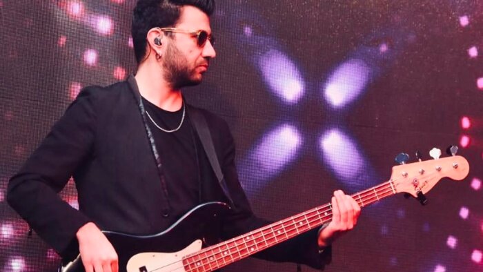 8 derste gitarı temel seviyede çalmanızı sağlayabilirim