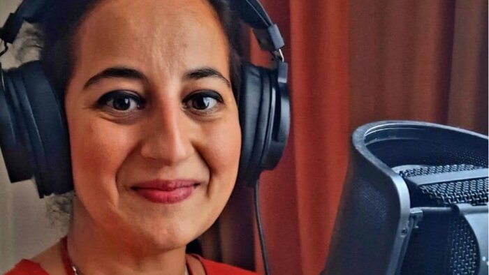 tanıtım, reklam, çocuk ve genç seslendirmeleri yapmaktayım