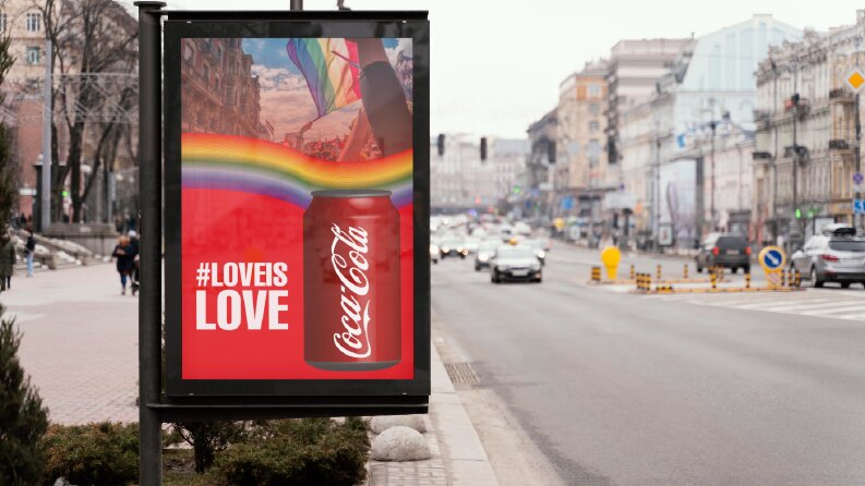 Coca Cola 3D Revolve Alternatif Poster