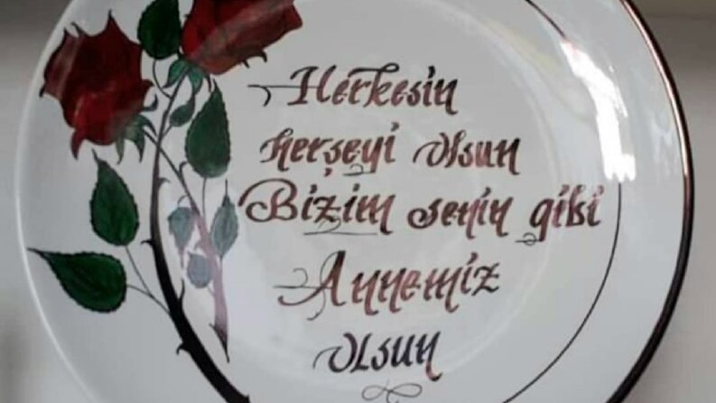 kaligrafi sanatıyla işlenmiş, porselen tabak,kişiye özel
