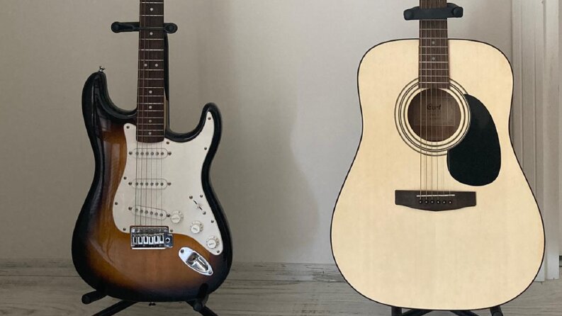  Şarkılarınıza akustik veya elektro gitar çalabilirim. 