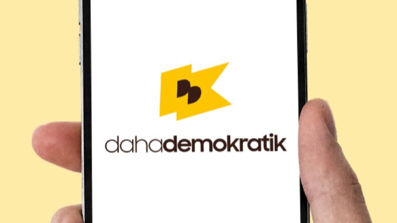 Daha Demokratik - Logo