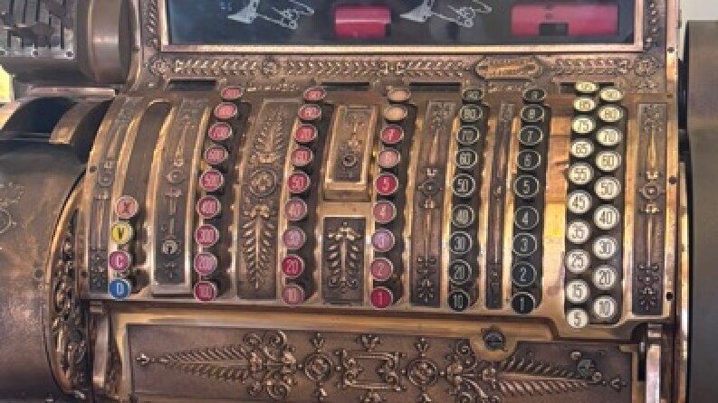 Başkasının Saatini Taşımak: Modern Dünyada "Geride Kalma" Anksiyetesi