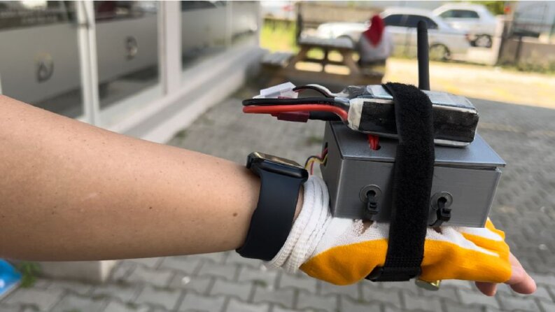 El Kontrollü Drone Projesi (Hand-Controlled Drone)
