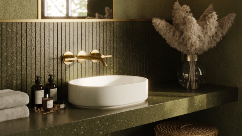 Naturel Dokular ve Altın Detaylar: Zen Banyo Tasarımı