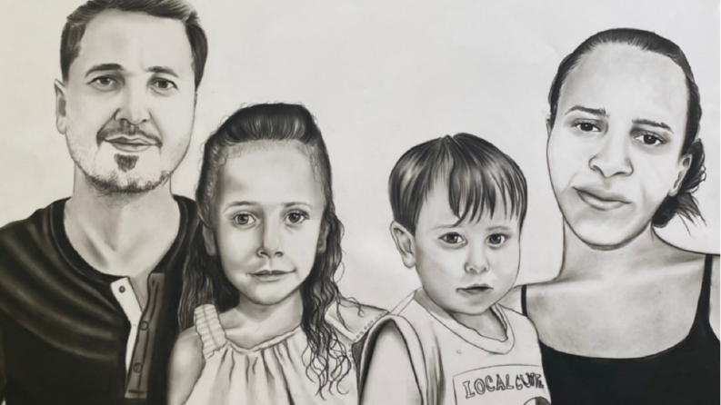4 kişilik aile karakalem portre