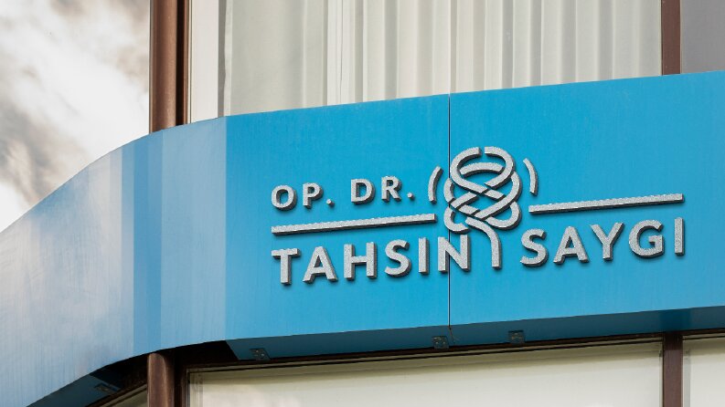 Omurilik Cerrahisi Doktor - Logo Tasarımı