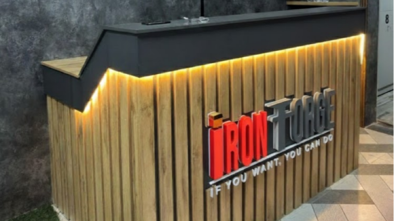 Iron Forge – Karakter Odaklı Endüstriyel Marka Kimliği Tasar