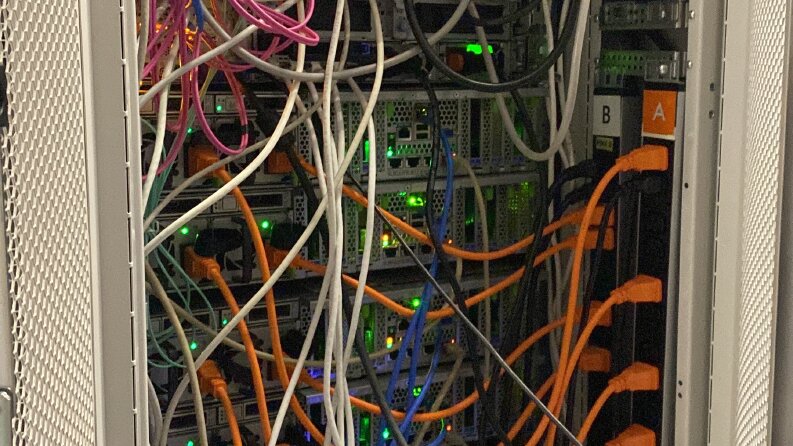 Sunucu,firewall,web sitesi cpanel işlemlerinizi yapabilirim.