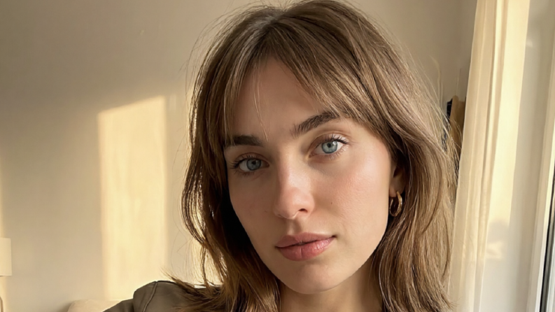 AI Influencer Karakteri - Vivienne Roxana